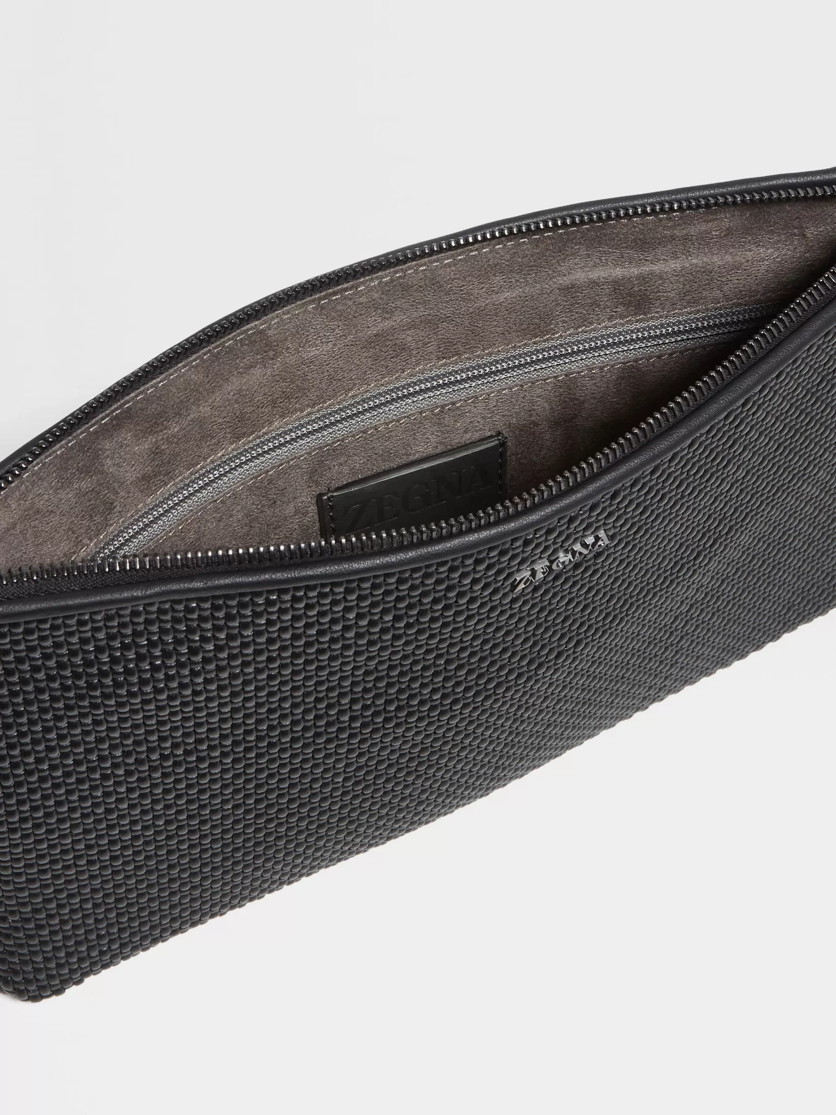 bolso_de_mano_de_piel_pelletessuta_color_negro_3.webp Clearance ZEGNA Bolso de Mano de Piel PELLETESSUTA™ Color Negro