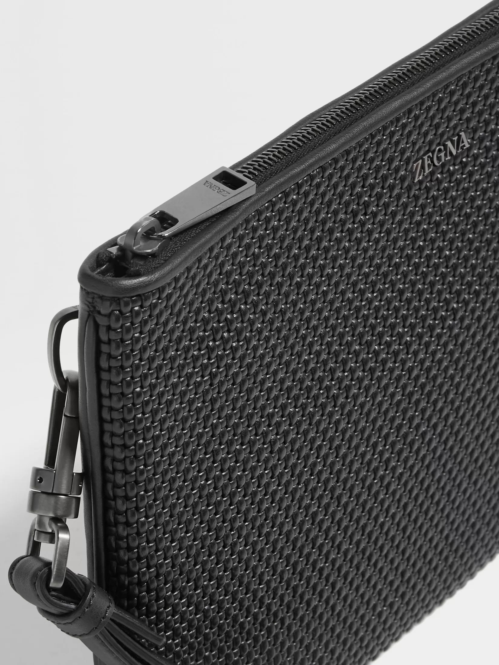 bolso_de_mano_de_piel_pelletessuta_color_negro_4.webp Clearance ZEGNA Bolso de Mano de Piel PELLETESSUTA™ Color Negro