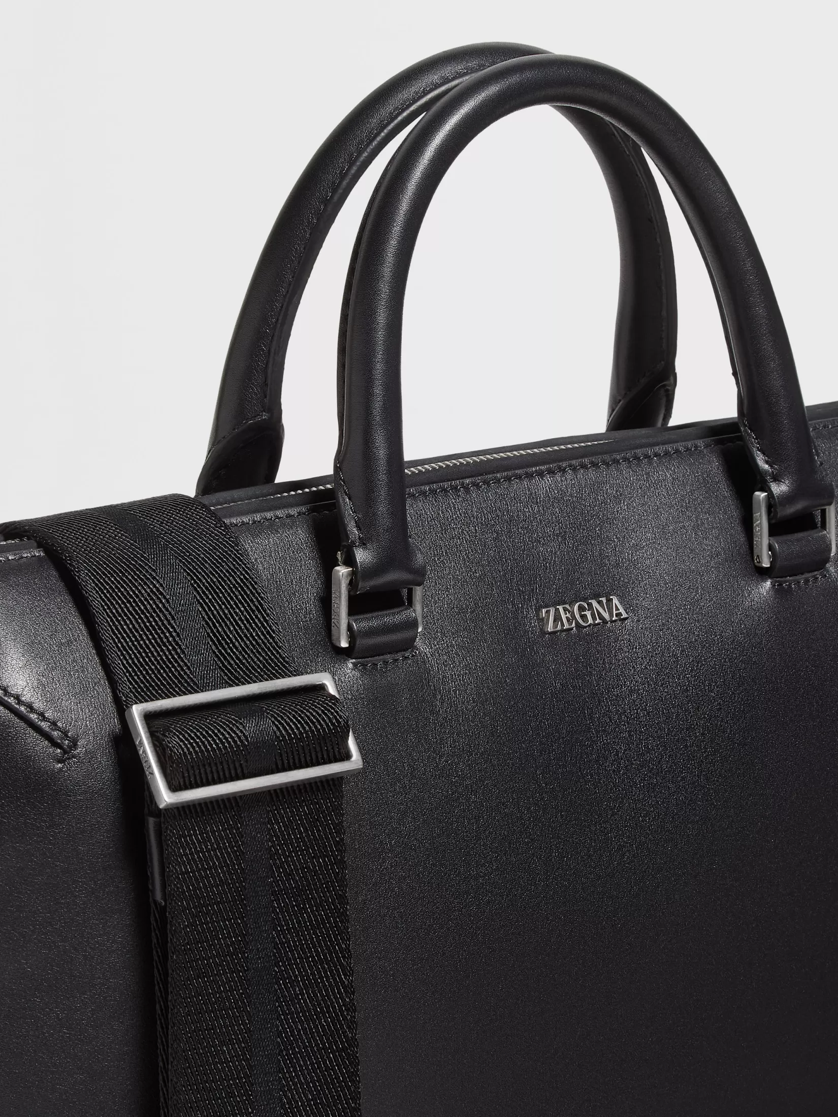 bolso_de_trabajo_de_piel_color_negro_4-1.webp Shop ZEGNA Bolso de Trabajo de Piel Color Negro