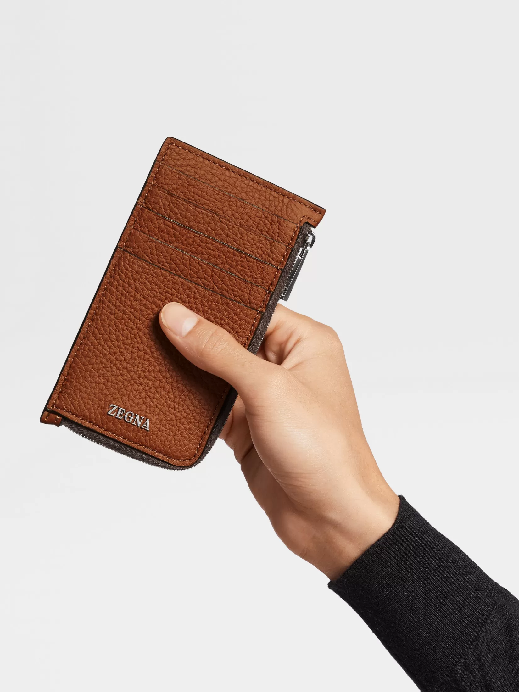 cartera_en_piel_de_ciervo_color_foliage_3.webp Outlet ZEGNA Cartera en Piel de Ciervo Color Foliage