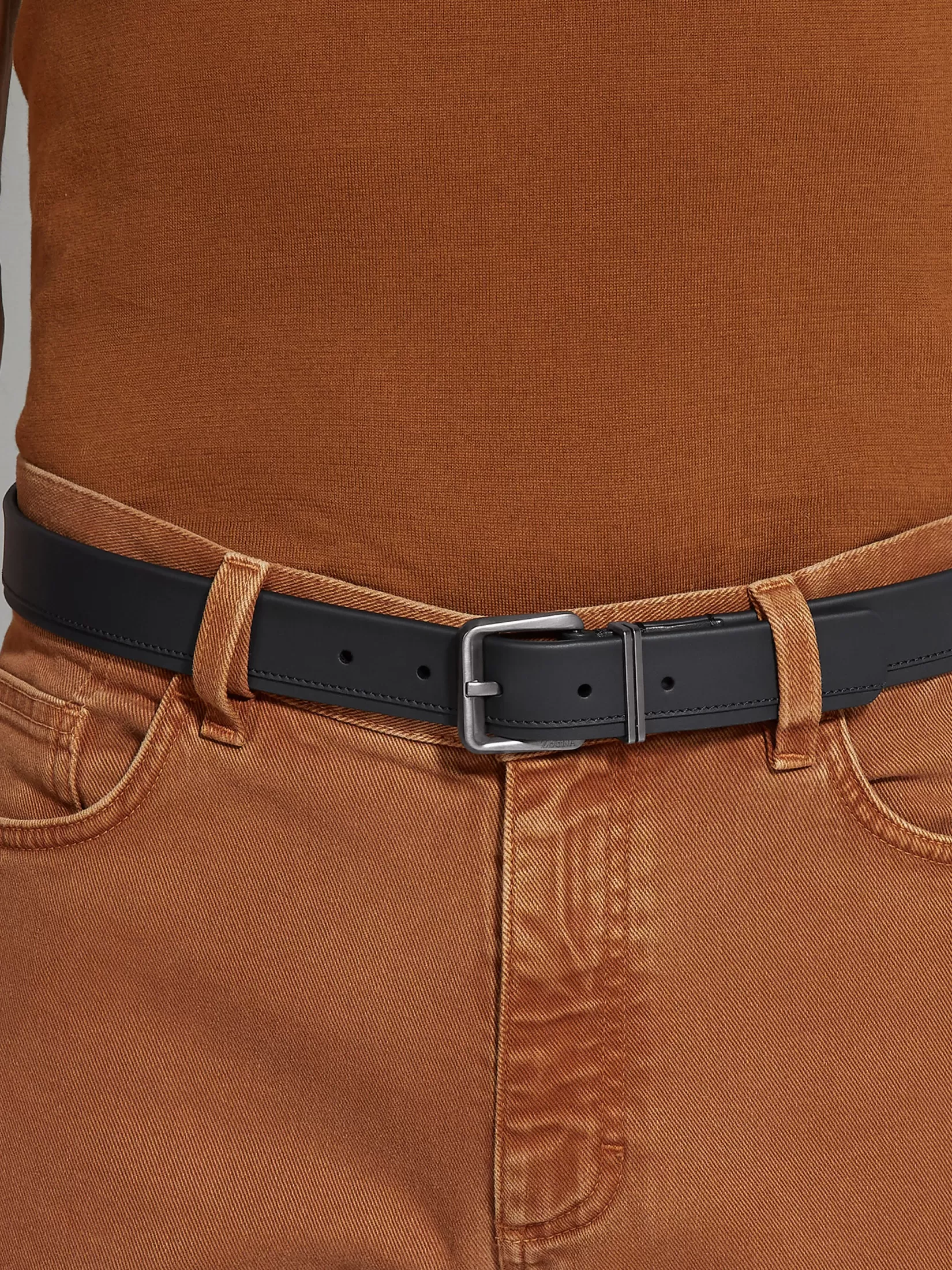 cinturn_de_piel_color_negro_2-3.webp Flash Sale ZEGNA Cinturón de Piel Color Negro