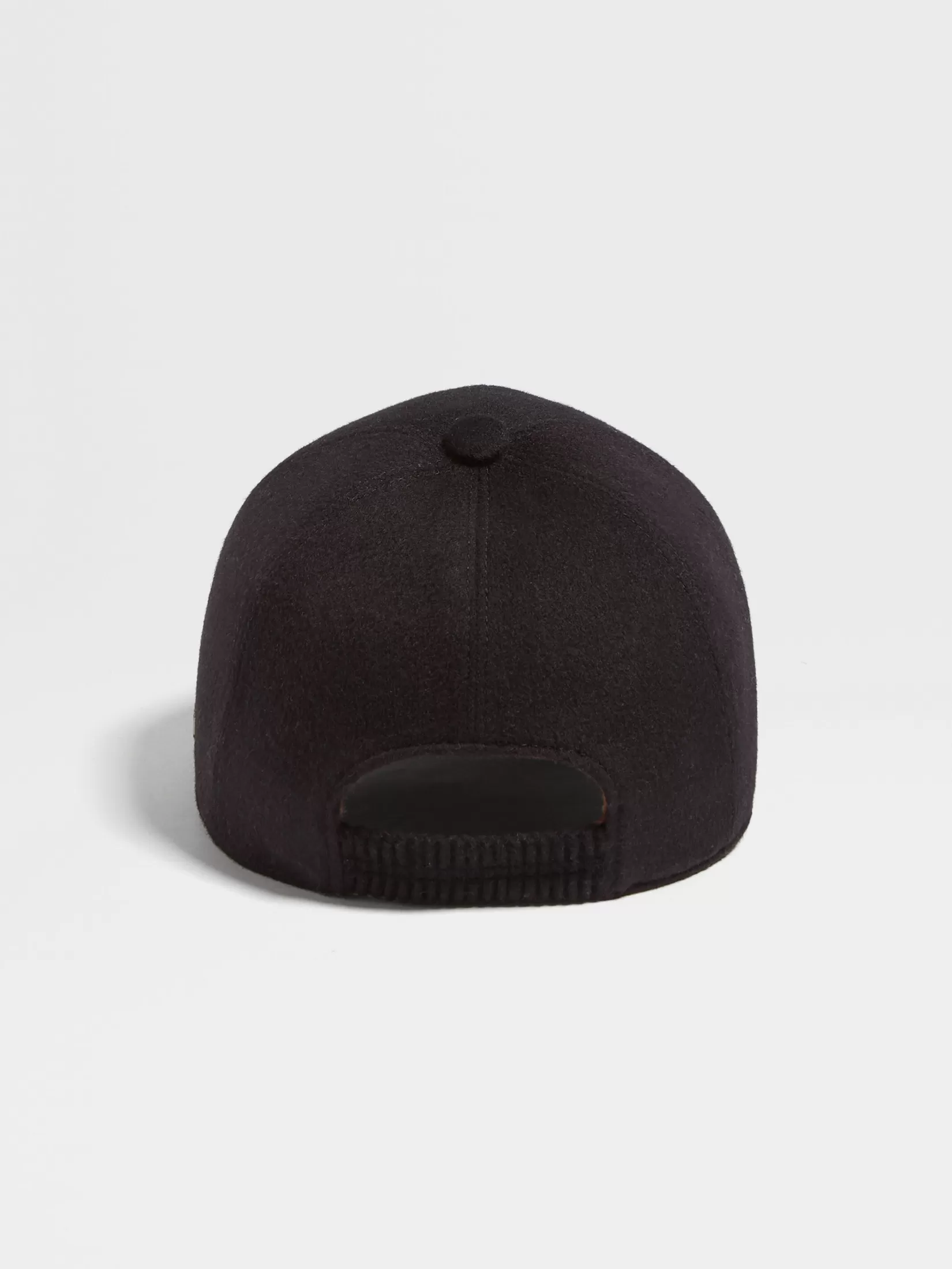 gorra_de_bisbol_en_oasi_cashmere_color_negro_2.webp Store ZEGNA Gorra de Béisbol en Oasi Cashmere Color Negro