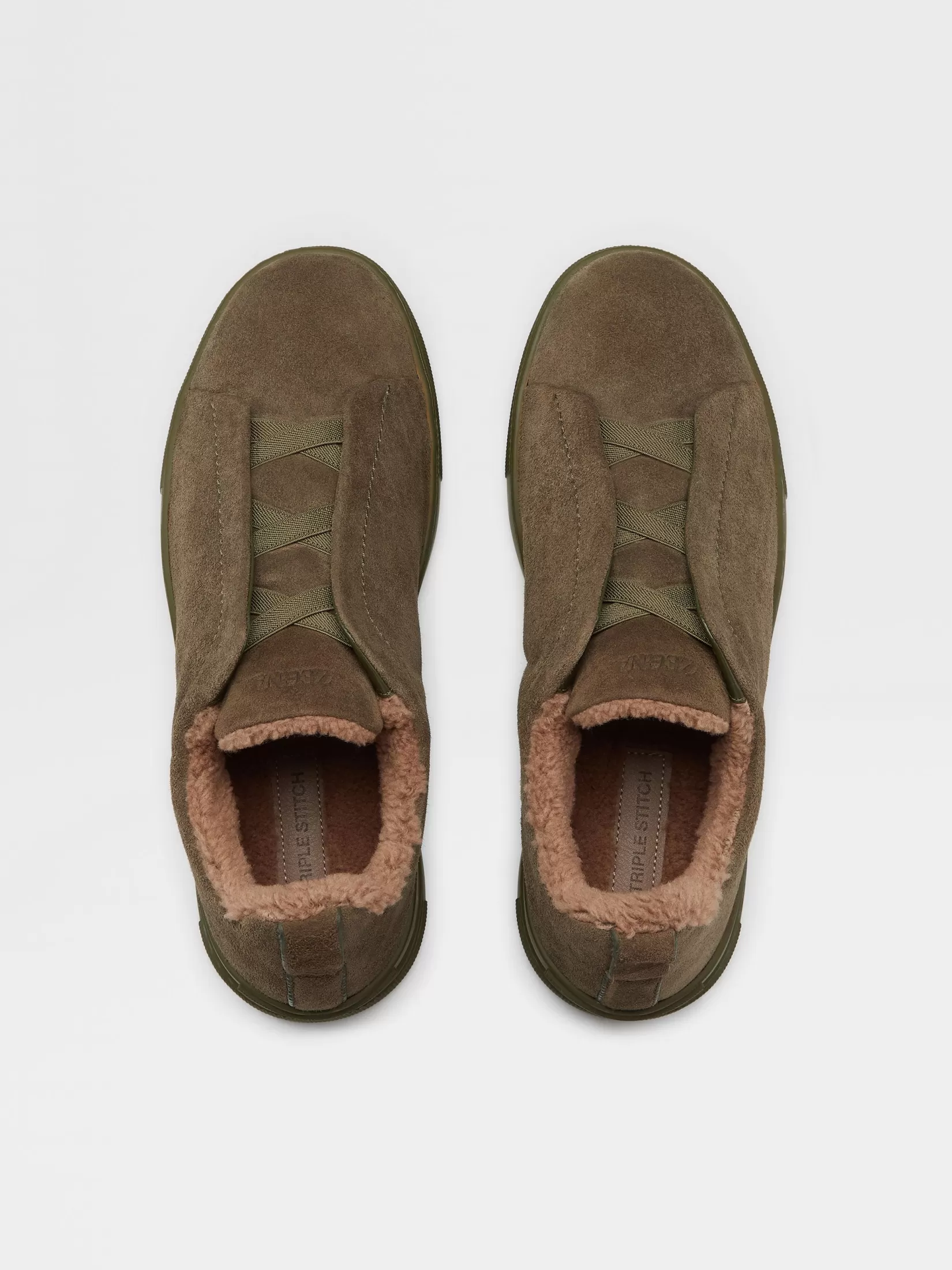 zapatillas_triple_stitch_en_ante_color_verde_oliva_oscuro_2.webp Fashion ZEGNA Zapatillas Triple Stitch™ en Ante Color Verde Oliva Oscuro Verdeolivaoscuro