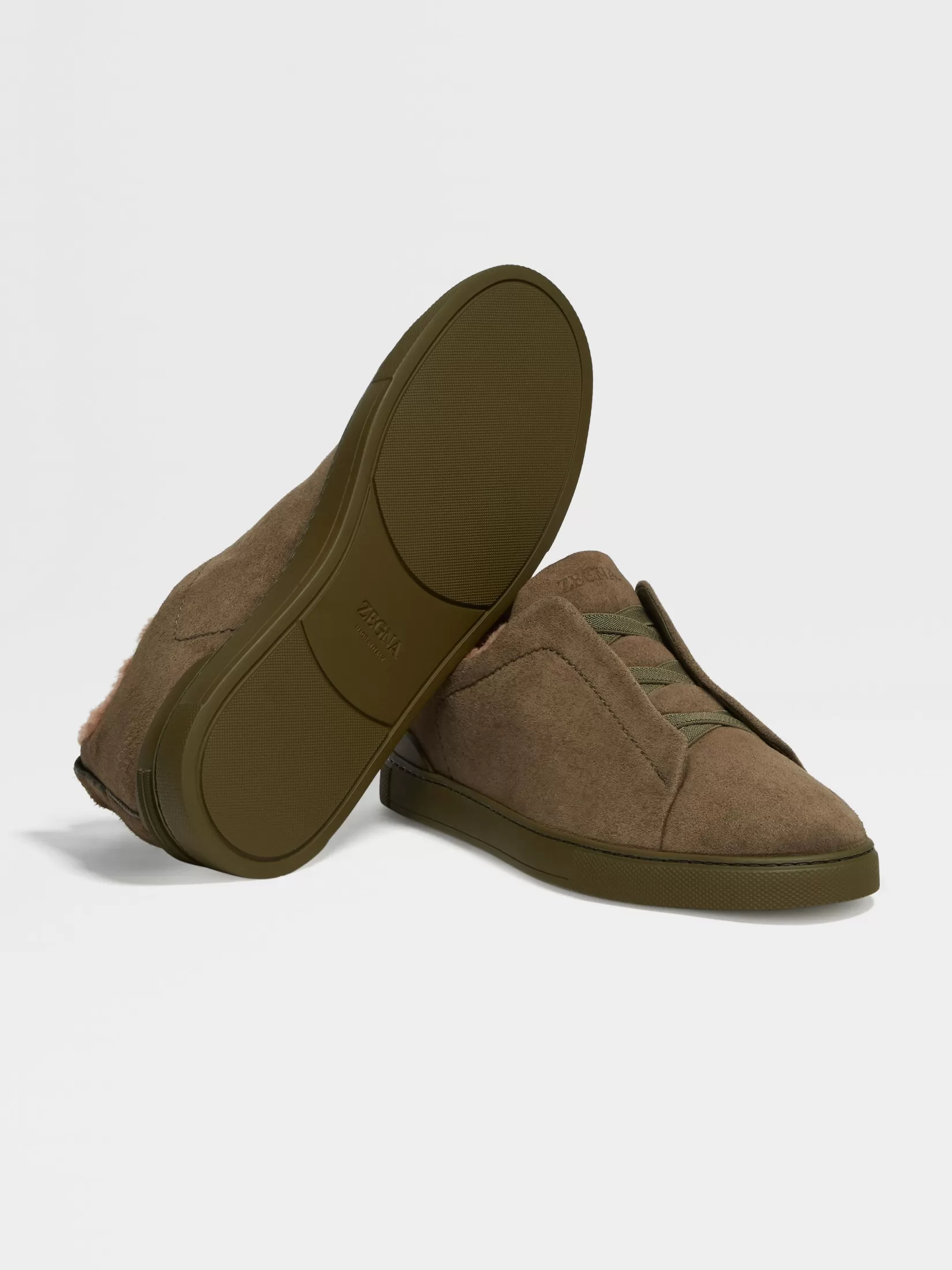 zapatillas_triple_stitch_en_ante_color_verde_oliva_oscuro_4.webp Fashion ZEGNA Zapatillas Triple Stitch™ en Ante Color Verde Oliva Oscuro Verdeolivaoscuro